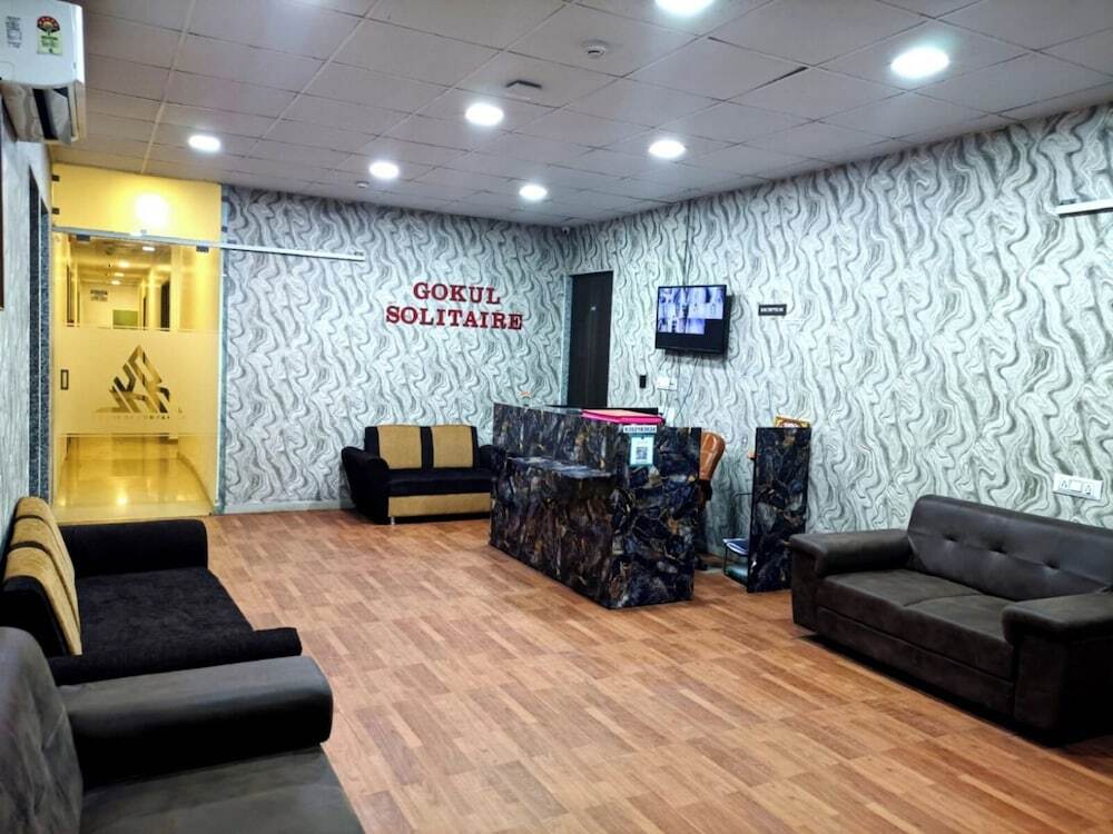 Сурат: Hotel Gokul Solitaire - Surat