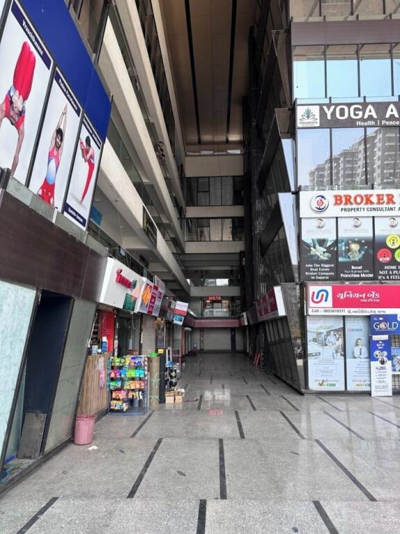 Сурат: Hotel Gokul Solitaire - Surat