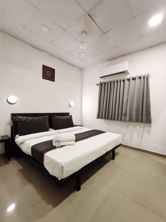 Сурат: Hotel Gokul Solitaire - Surat
