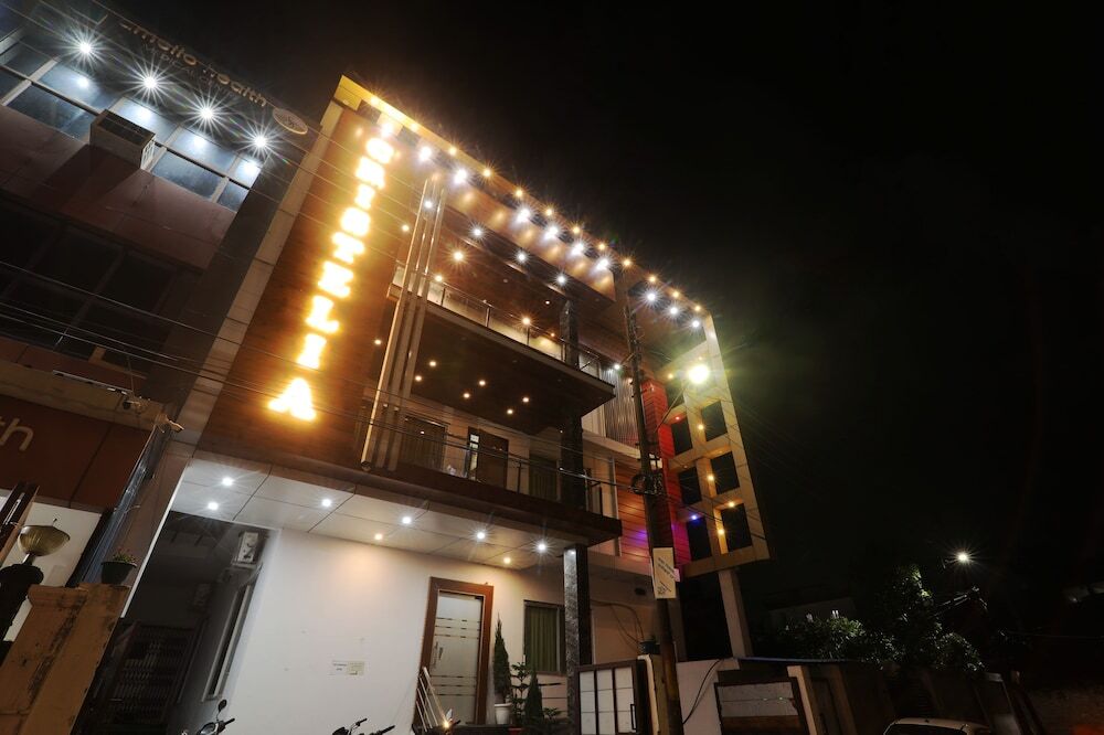 Лакхнау: Hotel Cristelia