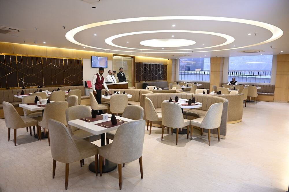 Праяградж: Hotel Rama Continental