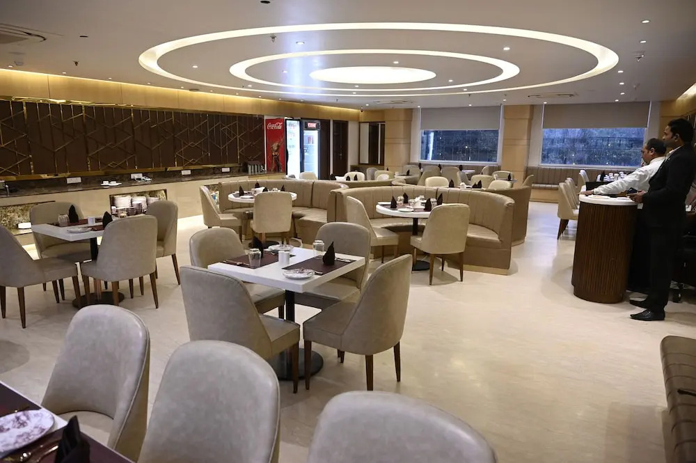 Праяградж: Hotel Rama Continental