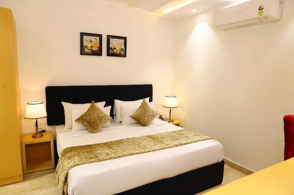 Нью-Дели: Hotel Silver Saffron Peeragarhi