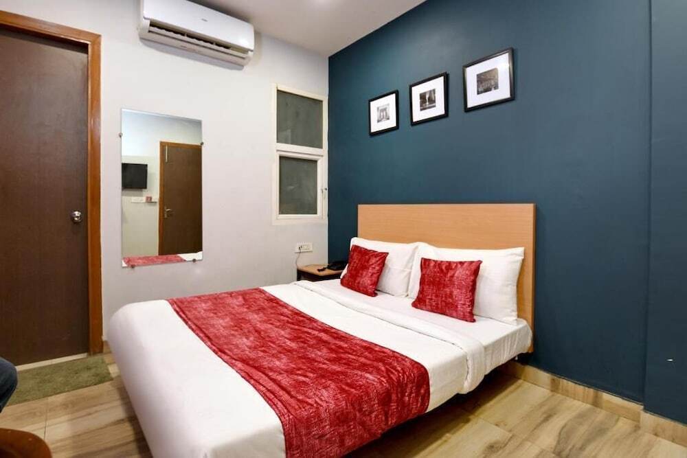 Нью-Дели: Hotel Silver Saffron Peeragarhi