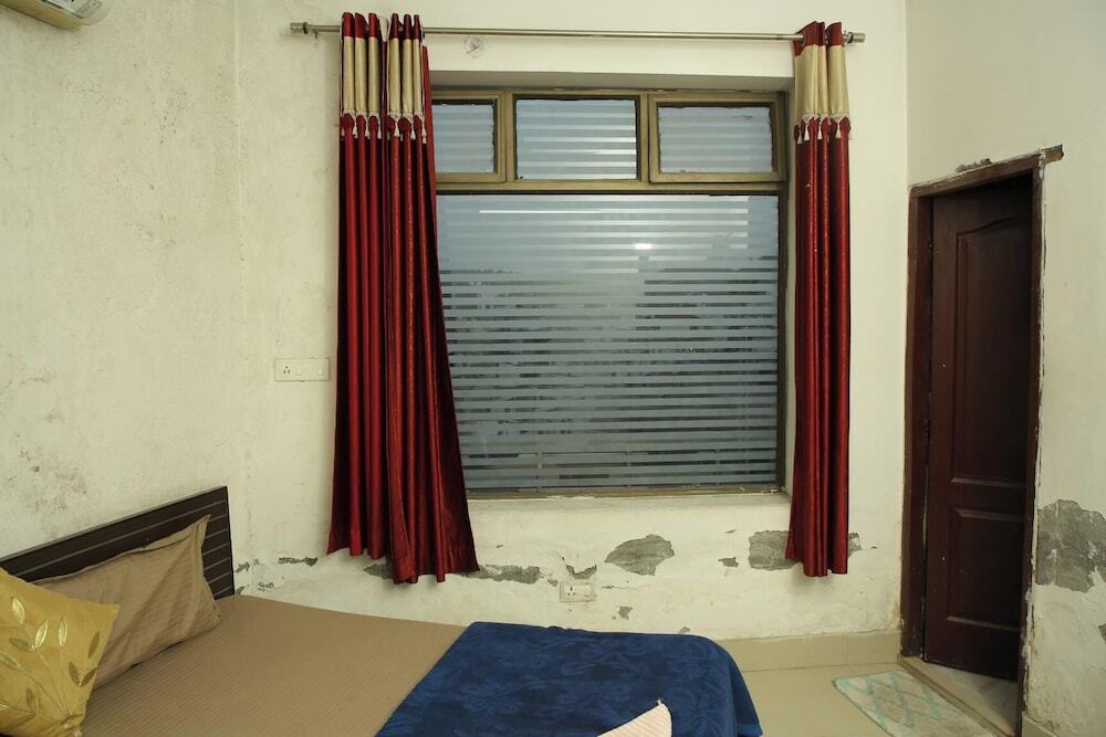 Паонта Сахиб: The Brighton Hotel
