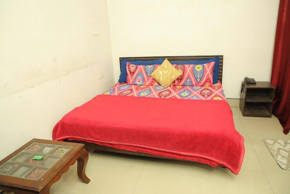 Паонта Сахиб: The Brighton Hotel