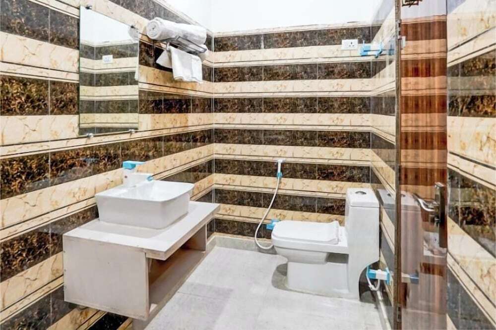 Нойда: Radiant Blu Hotel