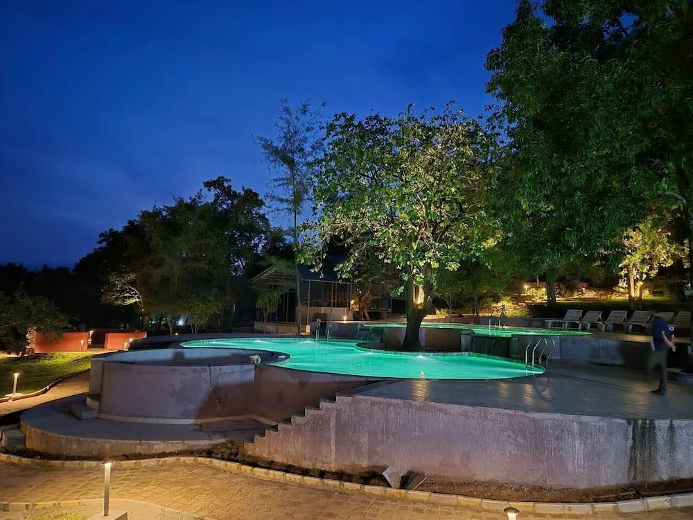 Пачмарай: Citrus Prime Hill Queen Resort