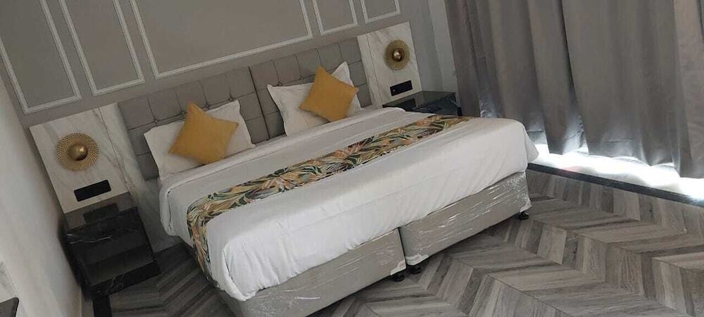 Пачмарай: Citrus Prime Hill Queen Resort