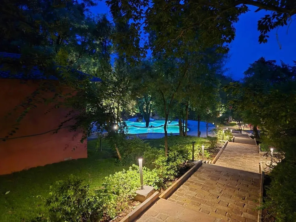 Пачмарай: Citrus Prime Hill Queen Resort