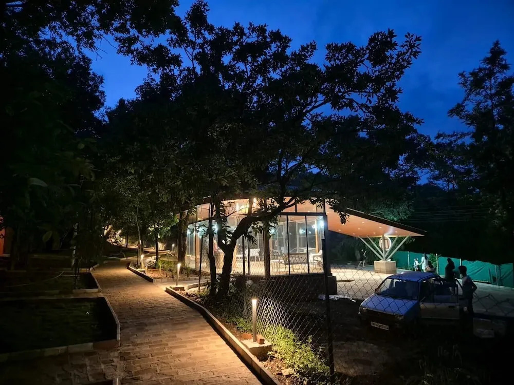 Пачмарай: Citrus Prime Hill Queen Resort