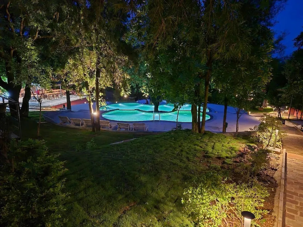 Пачмарай: Citrus Prime Hill Queen Resort
