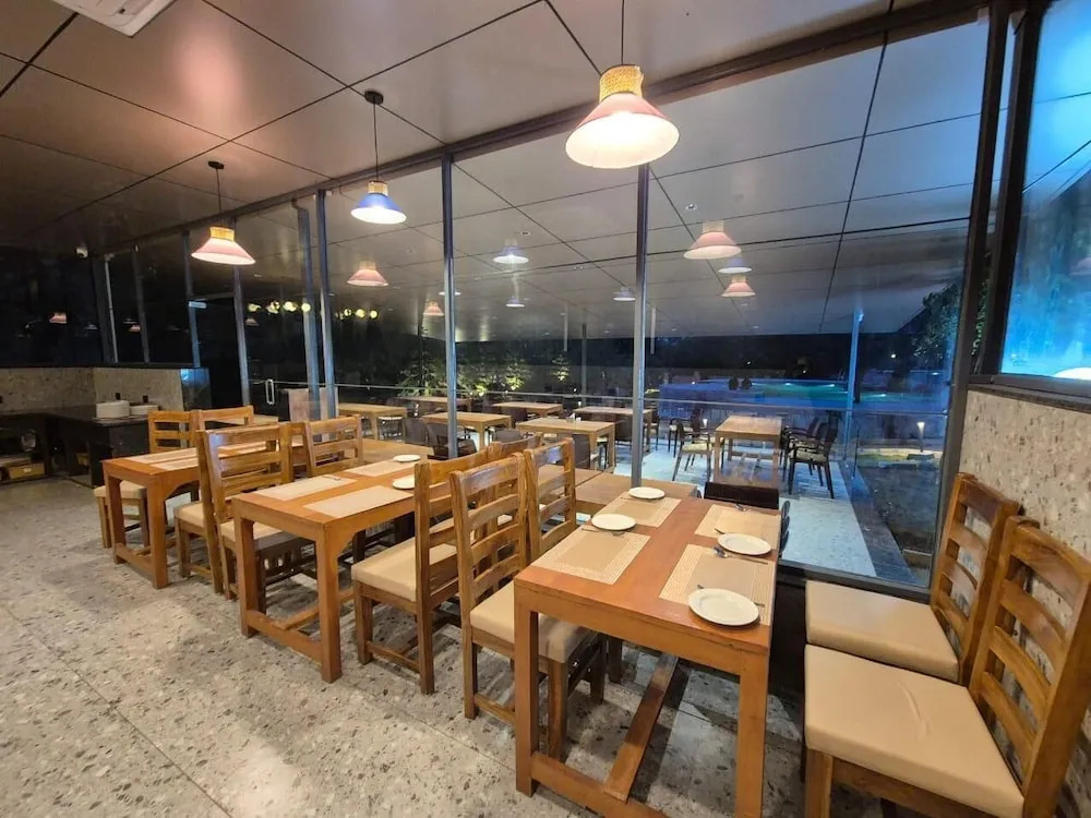 Пачмарай: Citrus Prime Hill Queen Resort