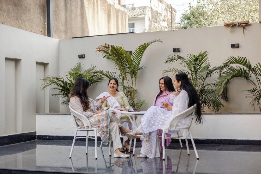 Большая Нойда: Lime Tree B&B Pari Chowk
