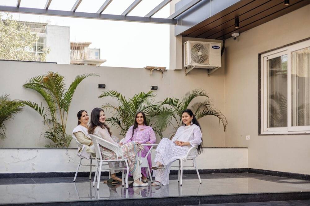 Большая Нойда: Lime Tree B&B Pari Chowk