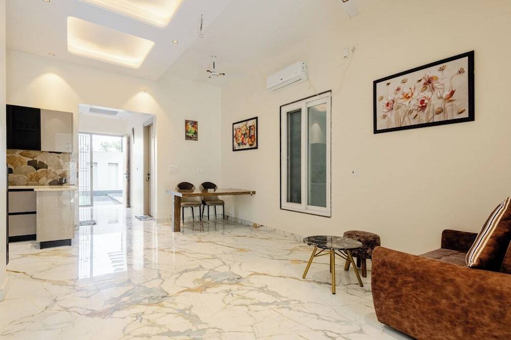Большая Нойда: Lime Tree B&B Pari Chowk