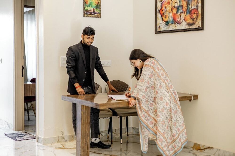 Большая Нойда: Lime Tree B&B Pari Chowk