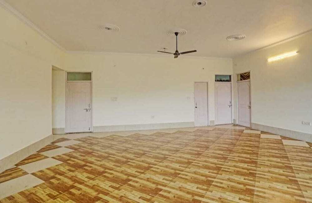Большая Нойда: Hotel Jagdamby Residency