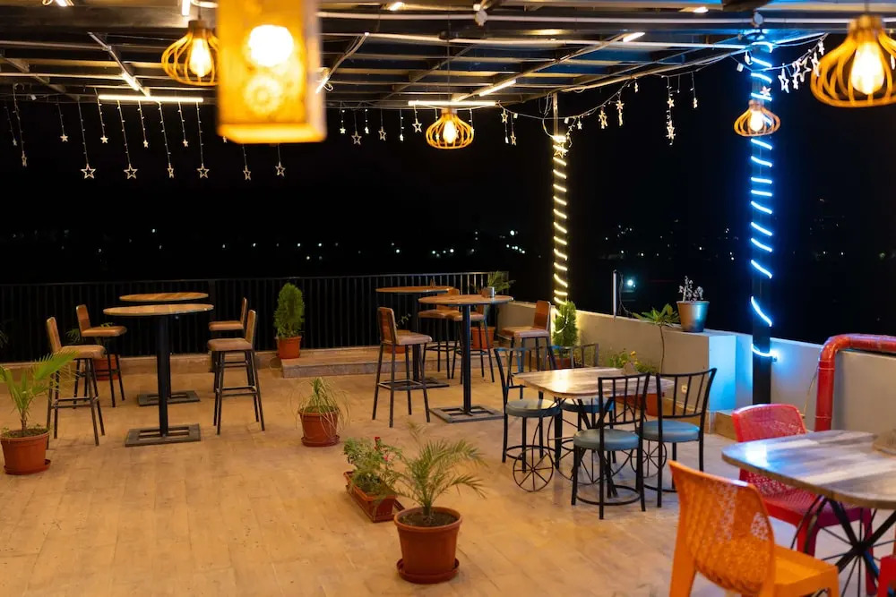 Удаипур: Majestic Hotel and Restro