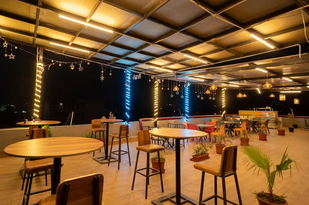 Удаипур: Majestic Hotel and Restro