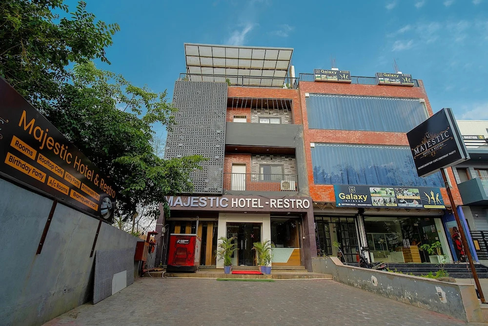 Удаипур: Majestic Hotel and Restro