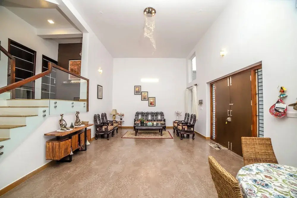 Ути: The Perfect Home Stay