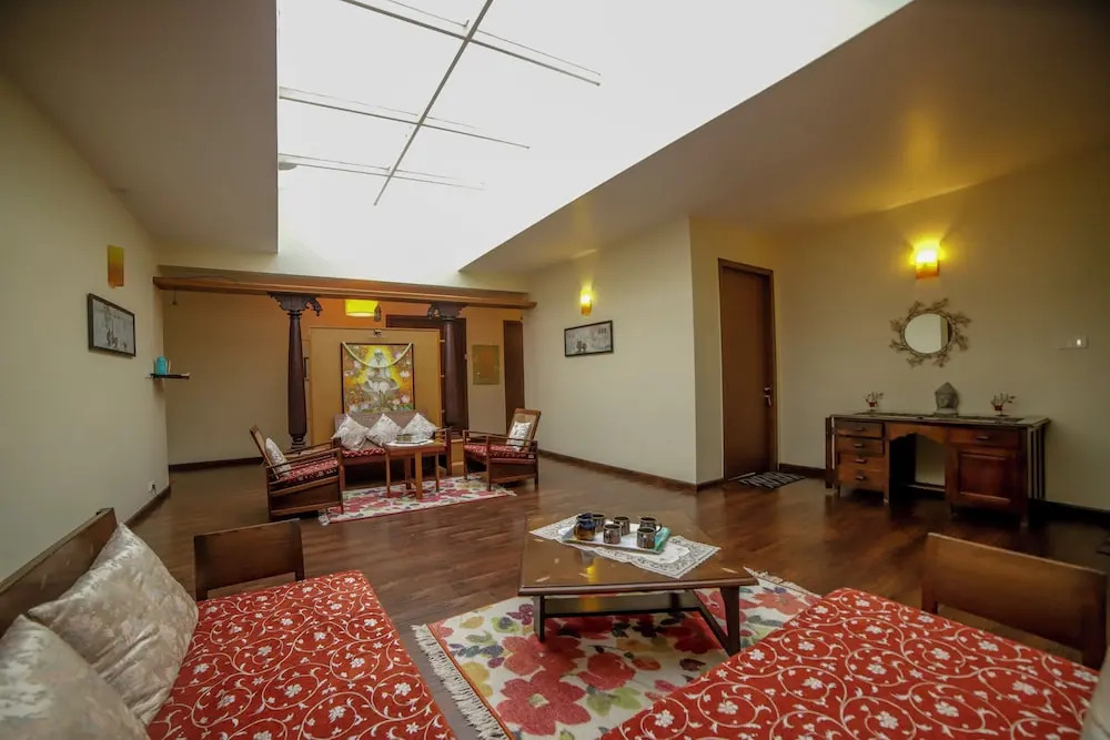 Ути: The Perfect Home Stay