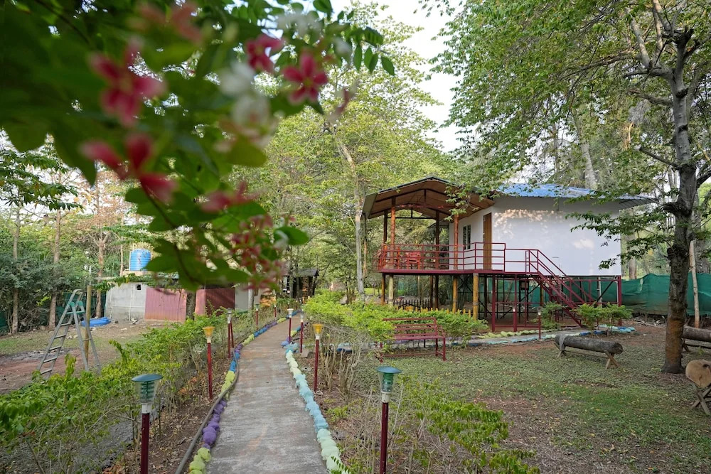 Ути: Hillside Spring Valley