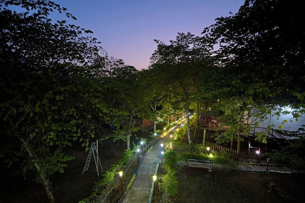 Ути: Hillside Spring Valley