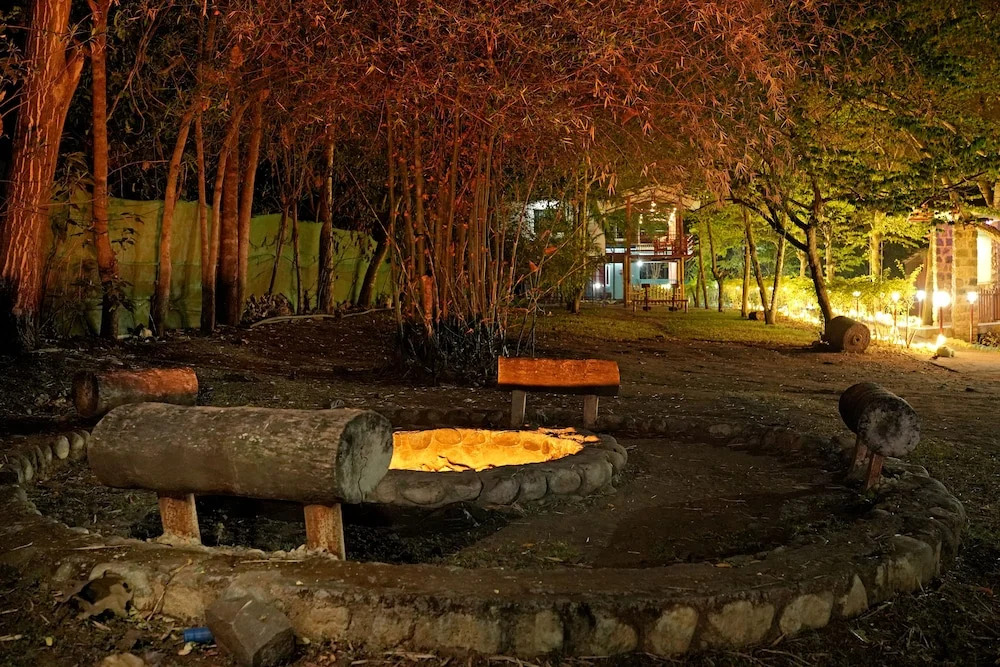 Ути: Hillside Spring Valley
