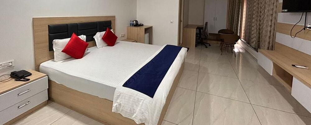 Хидерабад: FabHotel Prime Anika Suites