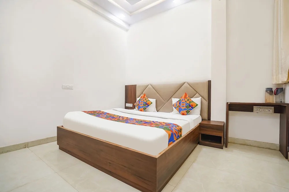 Агра: FabHotel Vishal Palace