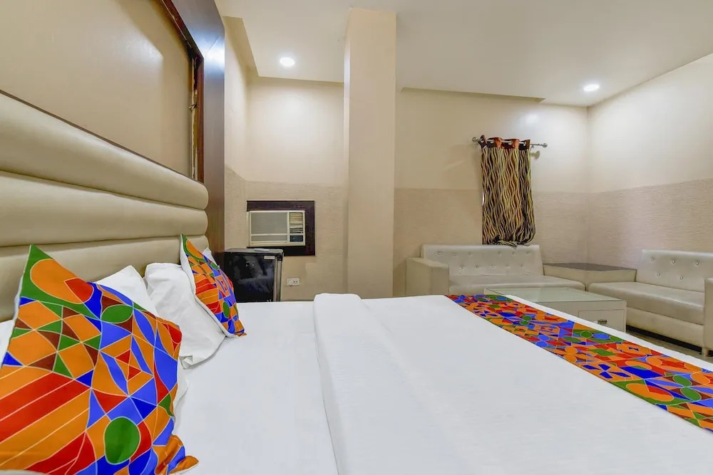 Варанаси: FabHotel Corporate
