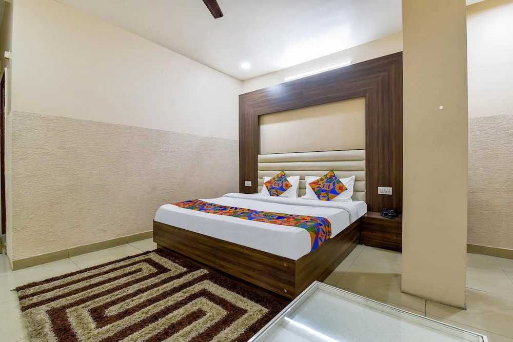 Варанаси: FabHotel Corporate