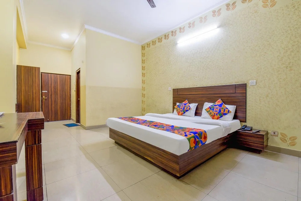 Варанаси: FabHotel Corporate