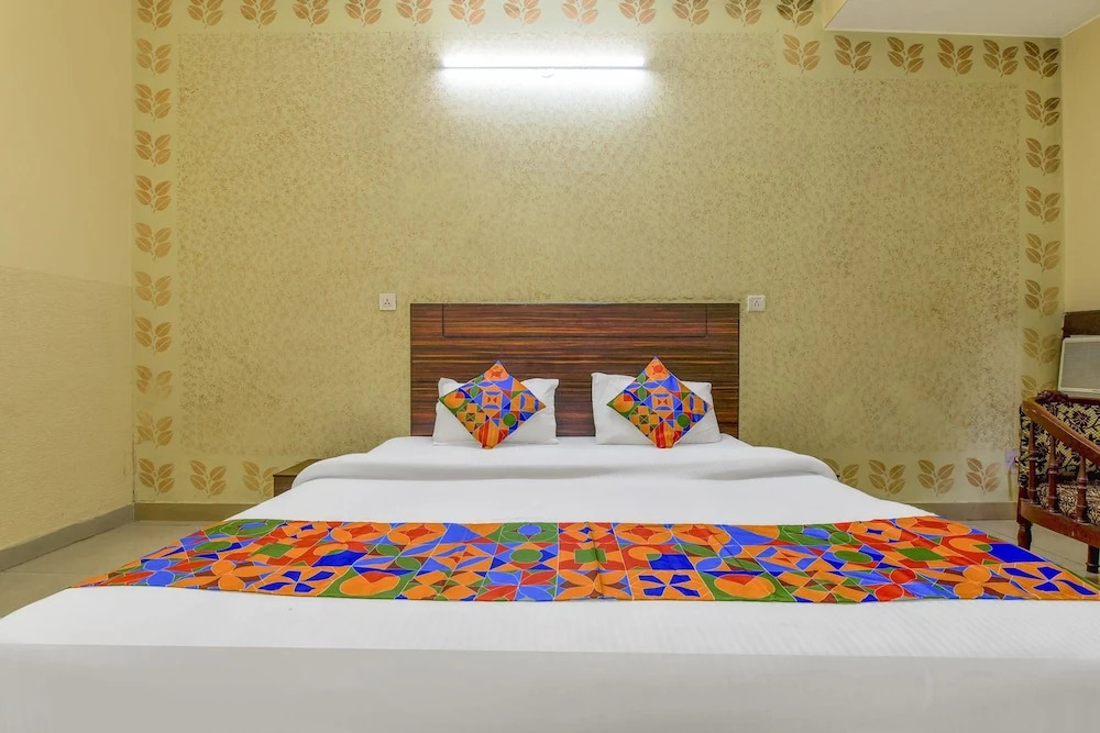 Варанаси: FabHotel Corporate