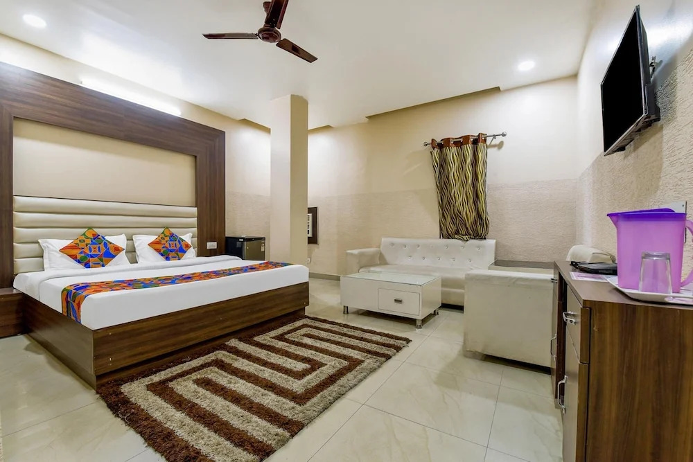 Варанаси: FabHotel Corporate