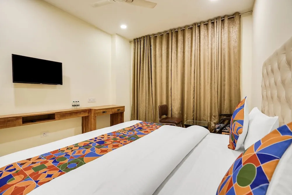 Большая Нойда: FabHotel Prime Royals Orchard