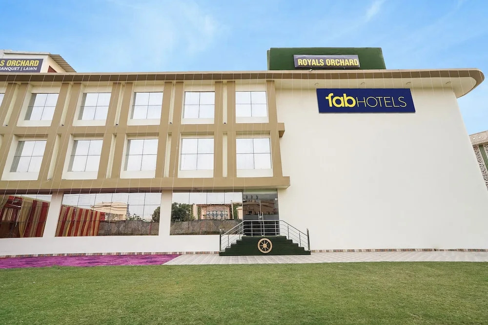 Большая Нойда: FabHotel Prime Royals Orchard