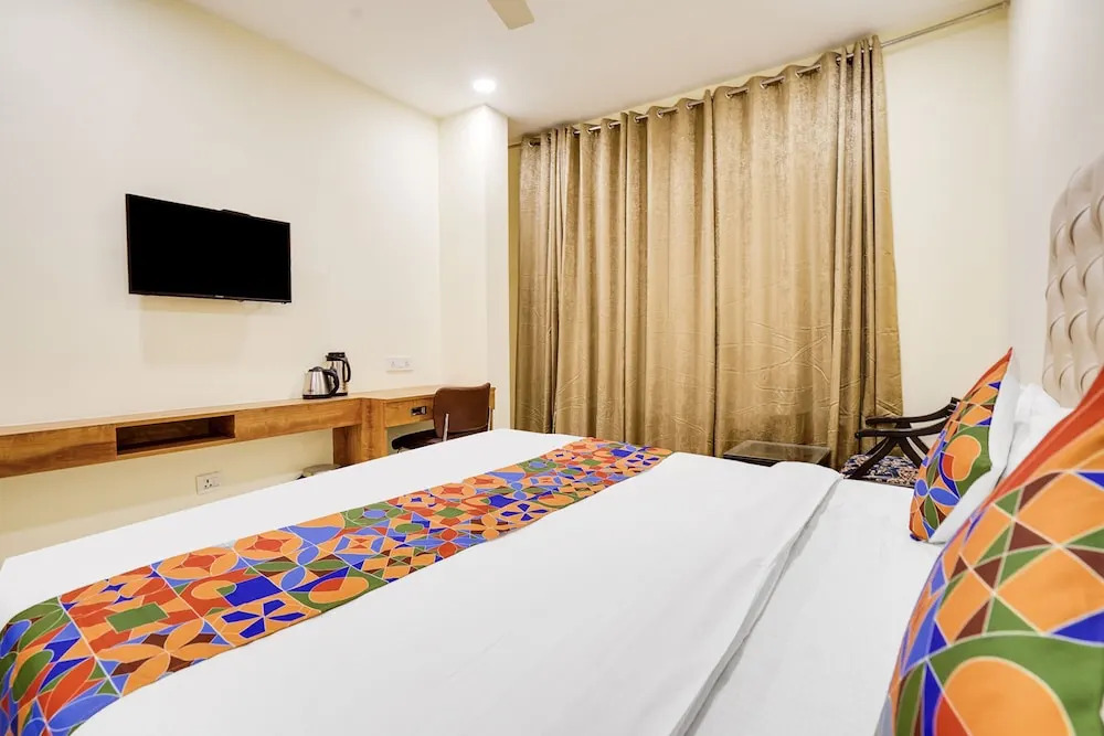 Большая Нойда: FabHotel Prime Royals Orchard
