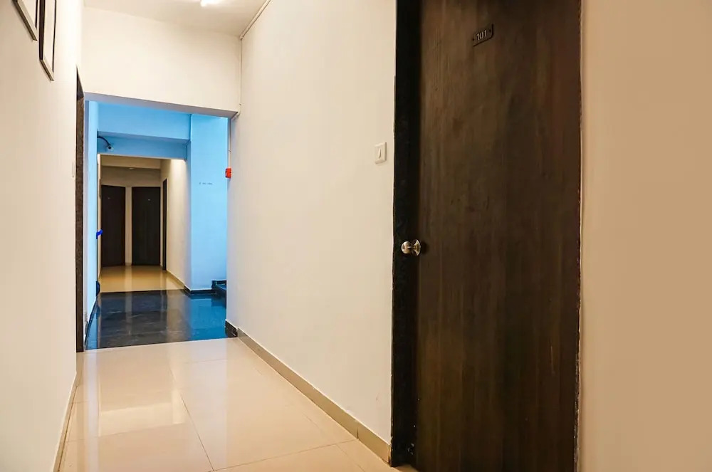 Пимпри-Чинчвад: FabHotel Aura Homes