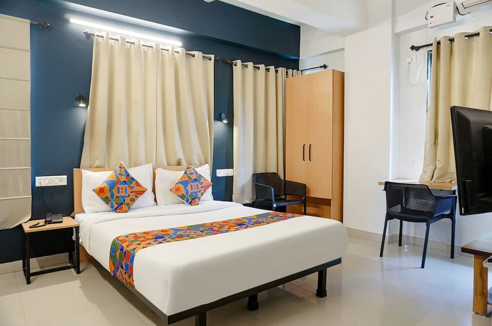 Пимпри-Чинчвад: FabHotel Aura Homes