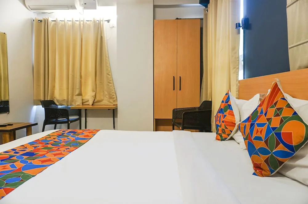 Пимпри-Чинчвад: FabHotel Aura Homes