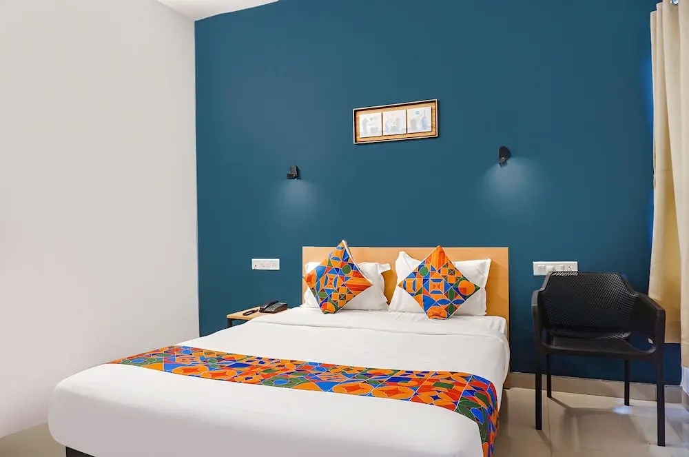 Пимпри-Чинчвад: FabHotel Aura Homes