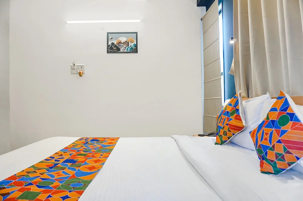 Пимпри-Чинчвад: FabHotel Aura Homes