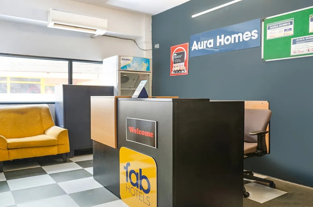 Пимпри-Чинчвад: FabHotel Aura Homes