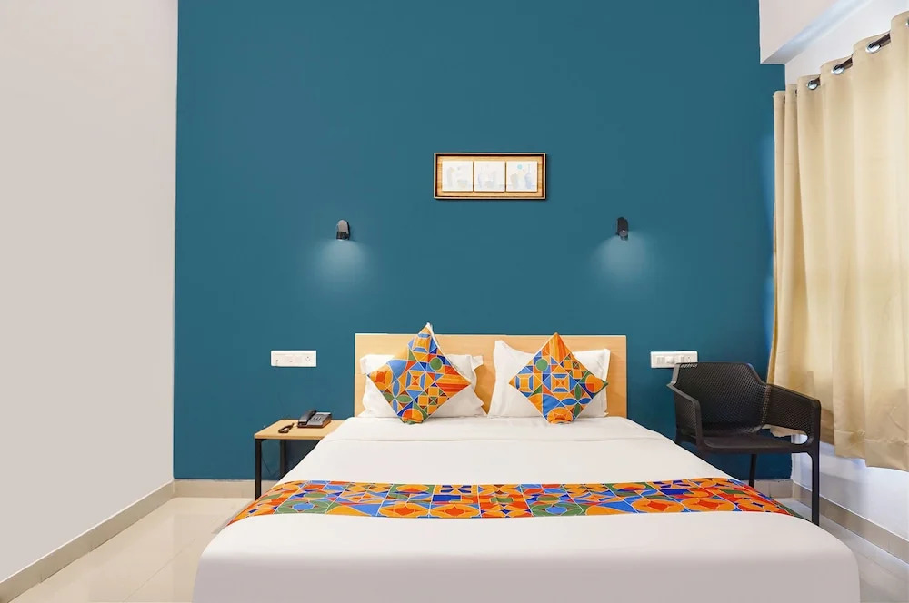 Пимпри-Чинчвад: FabHotel Aura Homes