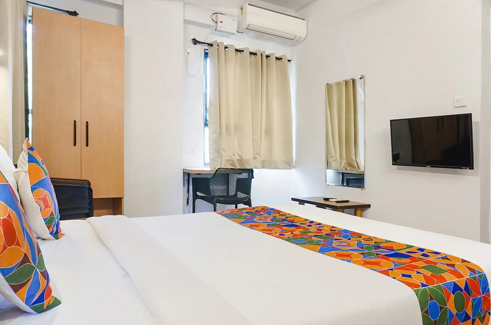 Пимпри-Чинчвад: FabHotel Aura Homes