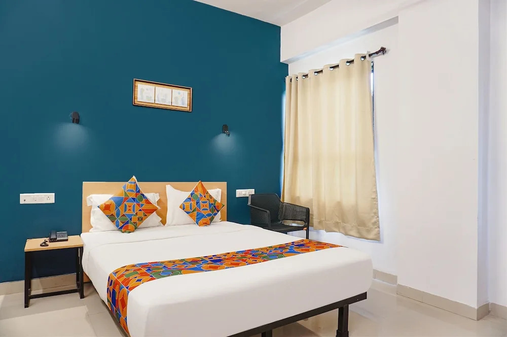 Пимпри-Чинчвад: FabHotel Aura Homes
