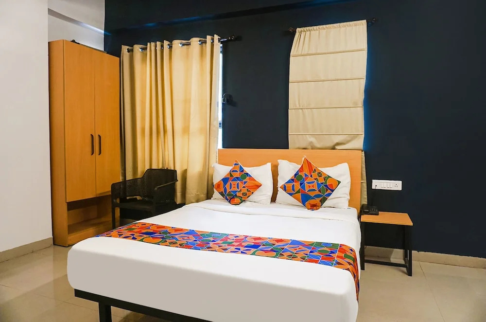 Пимпри-Чинчвад: FabHotel Aura Homes